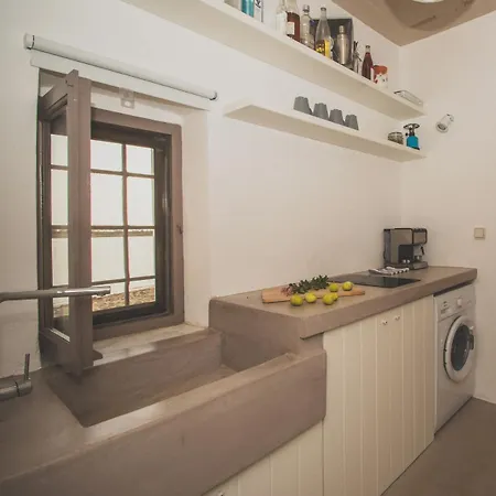House * Diakofti